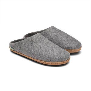 Kyrgies Gray Wool slippers. Size 39/9 EUC
